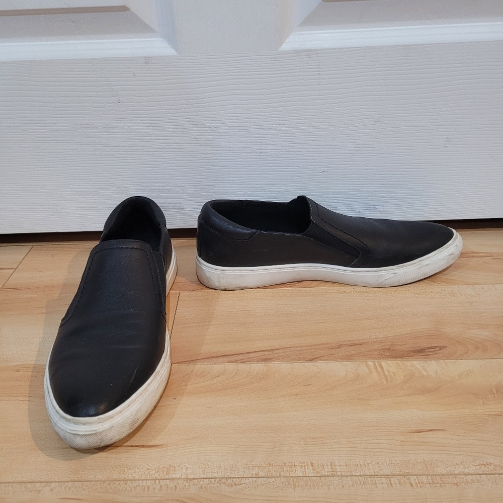 Kenneth Cole Women's Size 9 Black Slip On Shoes